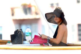 Kate Hudson, black hat, black sundress